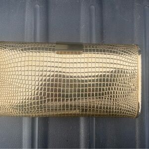 Luxurious Gold Crocodile-Patterned Clutch